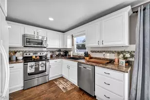 1690 Cloverview Dr, Uniontown, OH 44685 - Photo 11