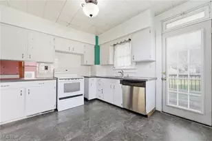 509 E Broad St, Louisville, OH 44641 - Photo 9