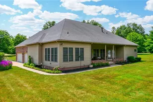 11383 Rolling Meadows Dr, Garrettsville, OH 44231 - Photo 3