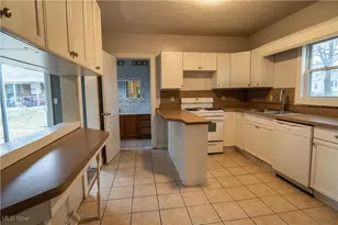 402 Hall Ave, Barberton, OH 44203 - Photo 9