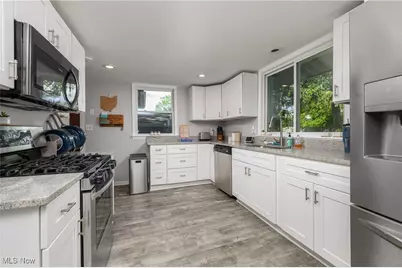 151 Shiawassee Avenue, Fairlawn, OH 44333 - Photo 3