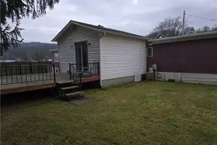 1812 Danbury Ave, Wellsville, OH 43968 - Photo 11