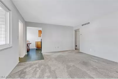 30350 Twin Lakes Drive, Wickliffe, OH 44092 - Photo 7