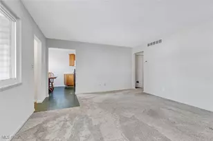 30350 Twin Lakes Dr, Wickliffe, OH 44092 - Photo 7