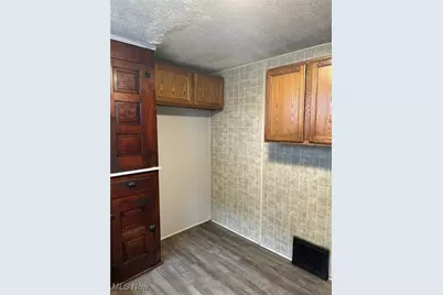 864 Forrest Drive, Akron, OH 44306 - Photo 5