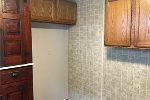 864 Forrest Dr, Akron, OH 44306 - Photo 5