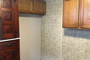 864 Forrest Dr, Akron, OH 44306 - Photo 5
