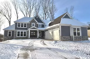 805 Club Dr W, Aurora, OH 44202 - Photo 1