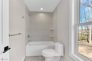 805 Club Dr W, Aurora, OH 44202 - Photo 37