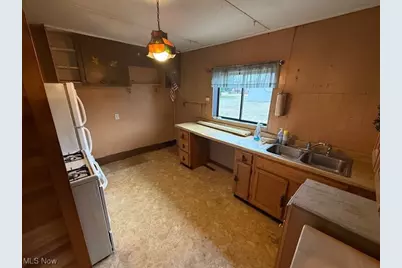 807 Clement Avenue, Belpre, OH 45714 - Photo 7