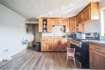 210 W 4th Street, Dover, OH 44622 - Photo 7