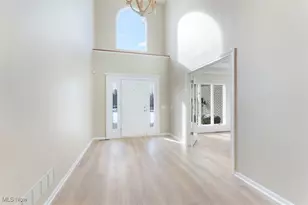 196 Chisholm Ct, Aurora, OH 44202 - Photo 9