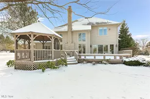 196 Chisholm Ct, Aurora, OH 44202 - Photo 3