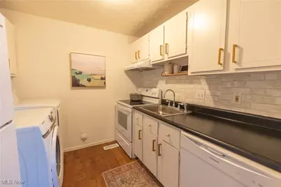 216 Moore Road #3V, Avon Lake, OH 44012 - Photo 5