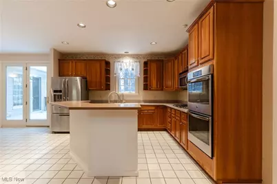 8955 Stoneybrook Drive, Grandview Heights, OH 44147 - Photo 15