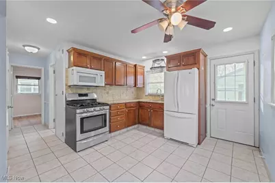 884 Blanding Avenue, Akron, OH 44310 - Photo 9