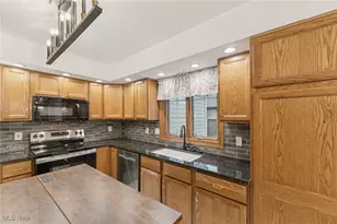 276 S Bayshore Dr, Columbiana, OH 44408 - Photo 11