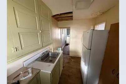 1048 Broadway Street, Martins Ferry, OH 43935 - Photo 9