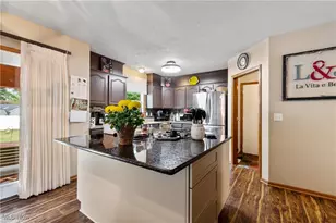 1905 Hampshire Cir NW, Uniontown, OH 44685 - Photo 7