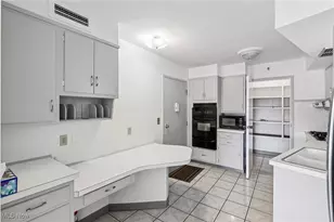 275 N Portage Path, Akron, OH 44303 - Photo 9