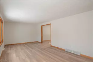 2218 Hidden Brook St NE, Canton, OH 44721 - Photo 5