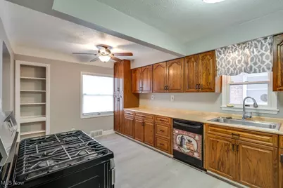 6506 Orchard Avenue, Parma, OH 44129 - Photo 9