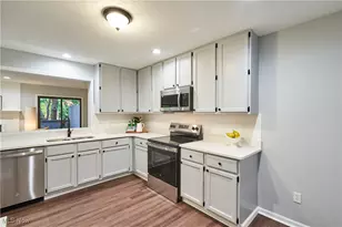 263 Millcreek Dr, Akron, OH 44307 - Photo 9