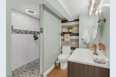 624 E Ford Avenue, Barberton, OH 44203 - Photo 25