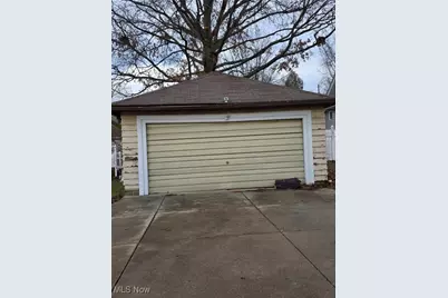 245 E Ford Avenue, Barberton, OH 44203 - Photo 3