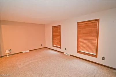 583 Wyndclift Circle, Austintown, OH 44515 - Photo 5