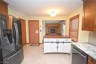 583 Wyndclift Cir, Austintown, OH 44515 - Photo 13