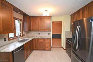 583 Wyndclift Cir, Austintown, OH 44515 - Photo 13