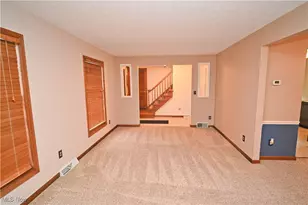 583 Wyndclift Cir, Austintown, OH 44515 - Photo 3