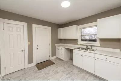 985 Bloomfield Avenue, Akron, OH 44302 - Photo 11