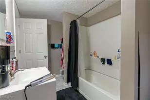 985 Bloomfield Ave, Akron, OH 44302 - Photo 13