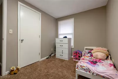 985 Bloomfield Avenue, Akron, OH 44302 - Photo 17