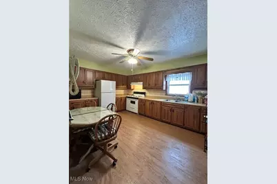 97 8th Street NW, Barberton, OH 44203 - Photo 7