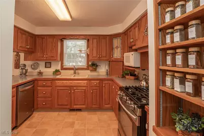 7463 Bentler Avenue NE, Canton, OH 44721 - Photo 9