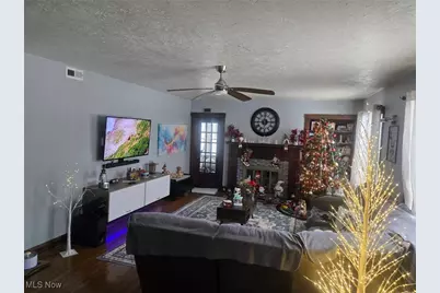 423 Bradley Lane, Youngstown, OH 44504 - Photo 5