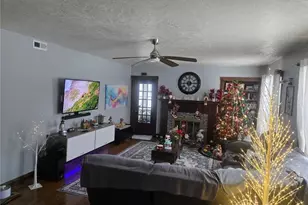 423 Bradley Ln, Youngstown, OH 44504 - Photo 5