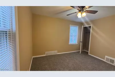 4643 E 90th Street, Garfield Heights, OH 44125 - Photo 5