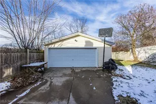 16913 Lotus Dr, Loveland, OH 44128 - Photo 27