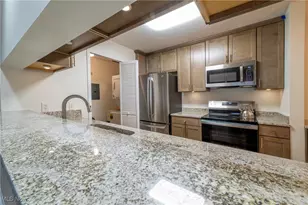 8621 Scenicview Dr, Grandview Heights, OH 44147 - Photo 13