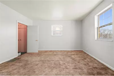 639 N Way Street, Barberton, OH 44203 - Photo 9