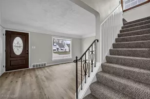 375 Beechwood Dr, Willowick, OH 44095 - Photo 5