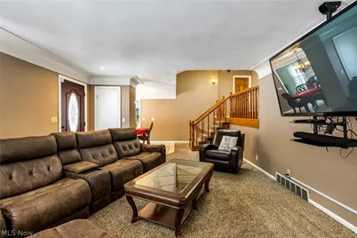 240 Warner Road, Hubbard, OH 44425 - Photo 7