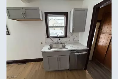 194 E Baird Avenue, Barberton, OH 44203 - Photo 5