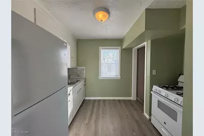 17404 Throckley Avenue, Loveland, OH 44128 - Photo 13