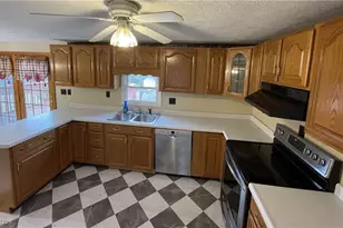 8608 Goddard Craft Ln, Cambridge, OH 43725 - Photo 3