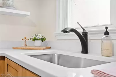 890 E 250th Street, Euclid, OH 44132 - Photo 33